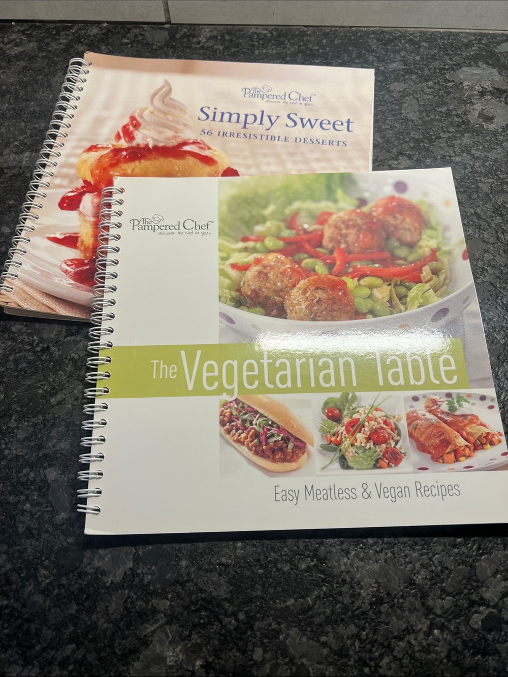 Pampered Chef The Vegetarian Table and Simply Sweet Cookbook - White & Green